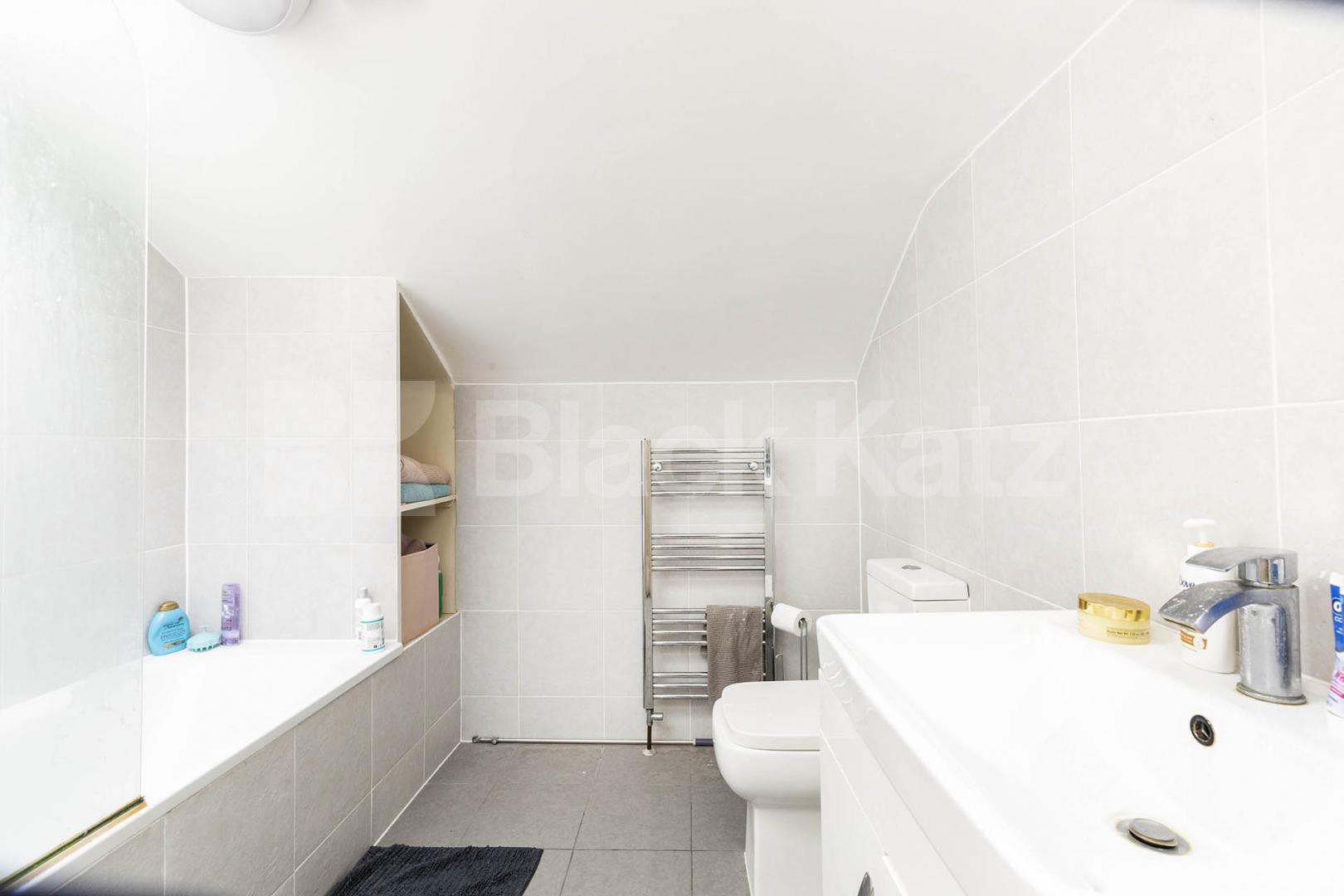 Modern Apartment Fordwych road, West Hampstead